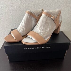 Naturalizer Women's Bristol Block Heel Dress Sandals Size 7.5WCreme Brulee Beige